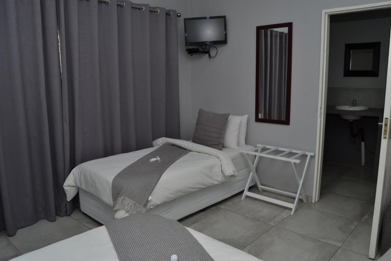 African Sands Guesthouse Load Shedding Free Блоемфонтейн Екстериор снимка